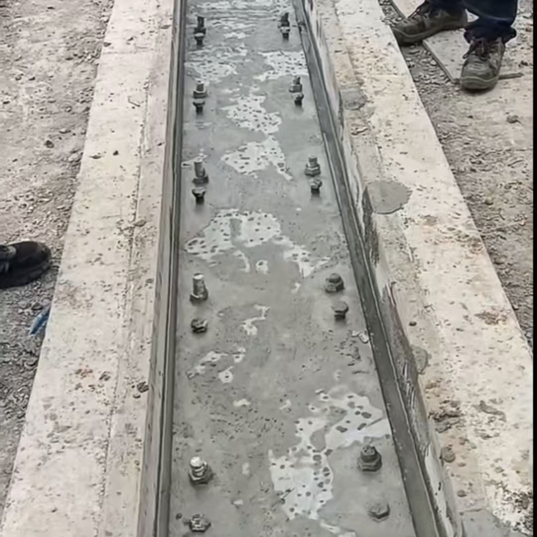 满城港口码头起重机龙门吊重型机械设备稳固用早强快凝轨道胶泥